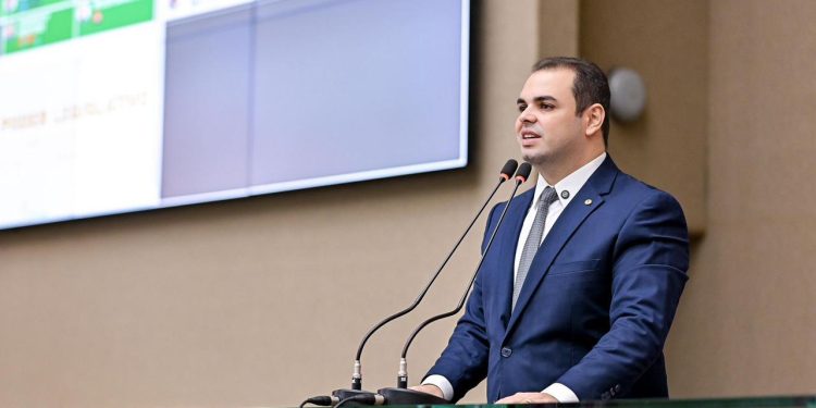 Presidente Roberto Cidade confirma realização de provas do concurso público da Aleam para 14 de dezembro