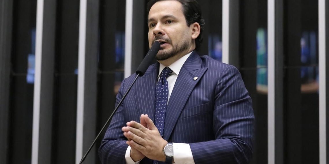 Projeto do Capitão Alberto Neto que cria programa de saúde dirigido às mulheres alcoolistas é aprovado no Senado e segue para sanção presidencial