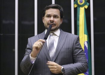 Vitória contra o sistema: Capitão Alberto Neto derruba barreiras que sufocavam professores com insegurança jurídica
