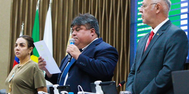 Sessão na CMM institui Frente Parlamentar em defesa da indústria, comércio e Zona Franca de Manaus