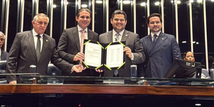 PEC 169 é promulgada no Senado e garante vitória histórica aos professores brasileiros