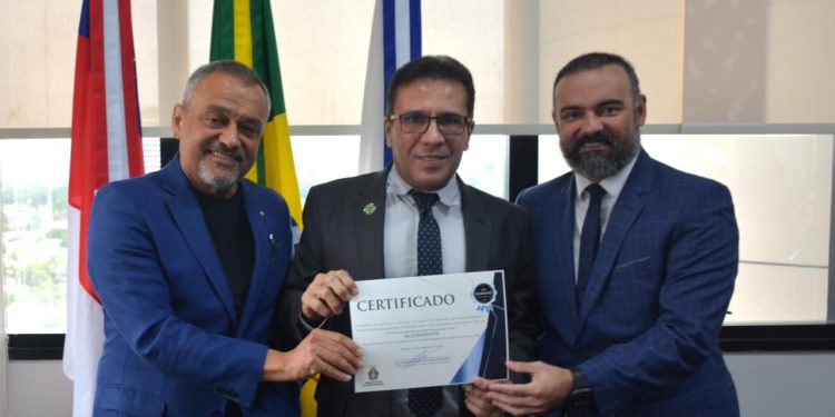 UEA recebe selo “Diamante” do TJAM