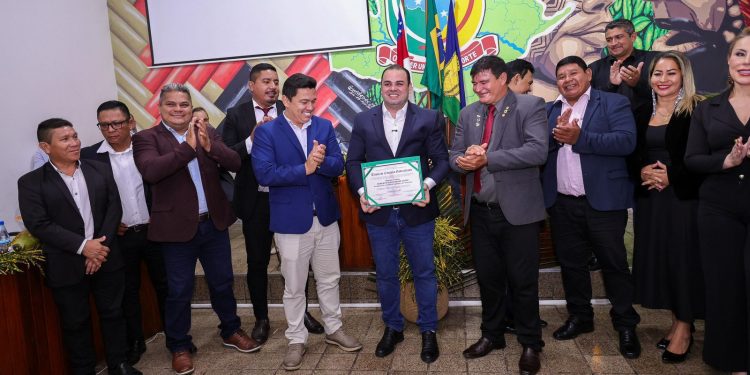 Roberto Cidade se torna cidadão de São Gabriel da Cachoeira, o município mais indígena do Brasil