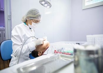 Ação da UEA leva atendimento odontológico gratuito à comunidade acadêmica e seus familiares