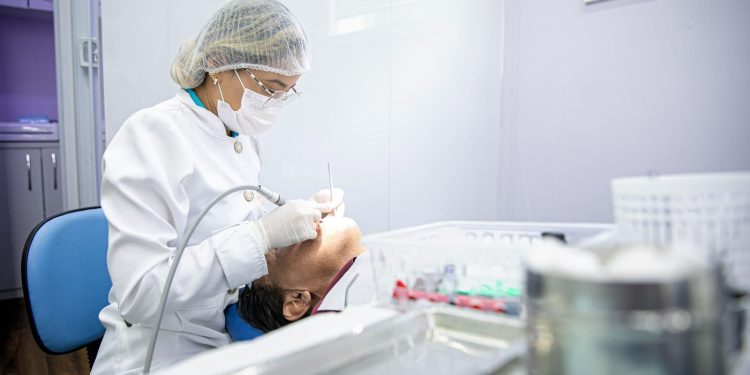 Ação da UEA leva atendimento odontológico gratuito à comunidade acadêmica e seus familiares