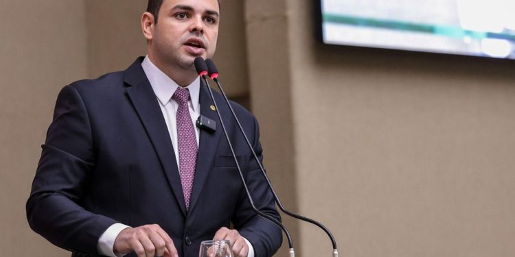 Projeto de Roberto Cidade prevê garantia de bombas de insulina e sensores de glicose a pessoa com diabetes no Amazonas