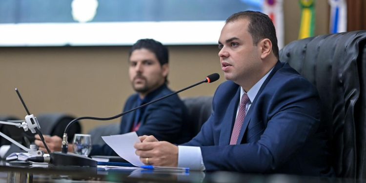 Presidente Roberto Cidade destaca transparência e dever cumprido com divulgação do resultado do concurso da Assembleia