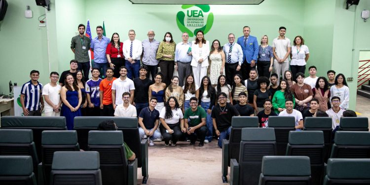 Acolhida a calouros marca início do ano letivo em escolas superiores da UEA