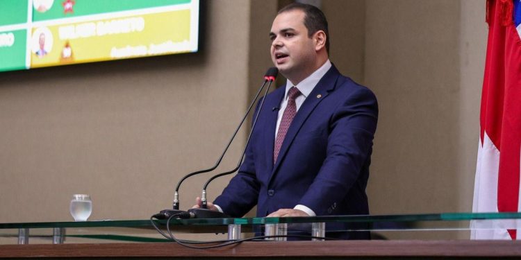 Em primeira sessão plenária de 2026, Roberto Cidade faz balanço da gestão e traça metas para ano legislativo