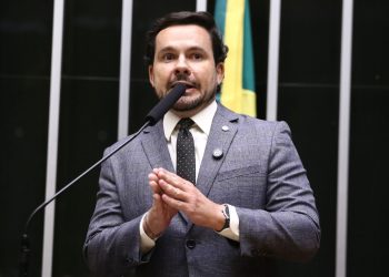 Quase 3 mil leitos fechados no SUS: Capitão Alberto Neto cobra explicações do governo federal
