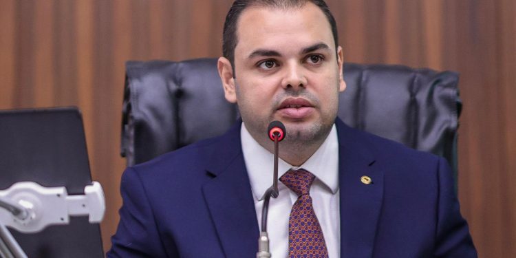 Roberto Cidade reforça rede de proteção com leis de enfrentamento às drogas e ao alcoolismo