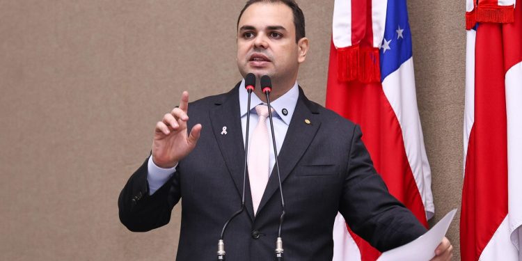 Roberto Cidade antecipa debate nacional e garante proteção a crianças na internet