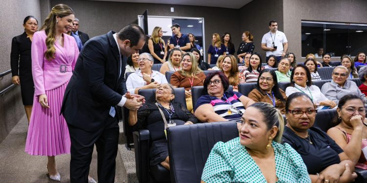 Roberto Cidade destaca importância da valorização das mulheres durante encerramento da Semana da Mulher, na Aleam