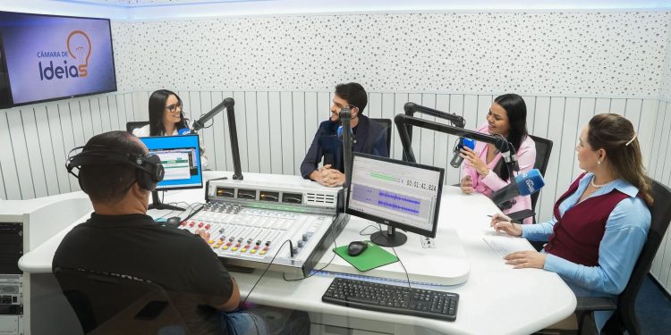 Moção de Aplausos reconhece atuação da Rádio Câmara Manaus