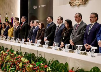 Roberto Cidade destaca união das instituições pela educação, na abertura do ano letivo da Escola de Contas do TCE-AM