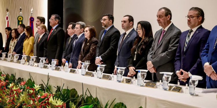 Roberto Cidade destaca união das instituições pela educação, na abertura do ano letivo da Escola de Contas do TCE-AM
