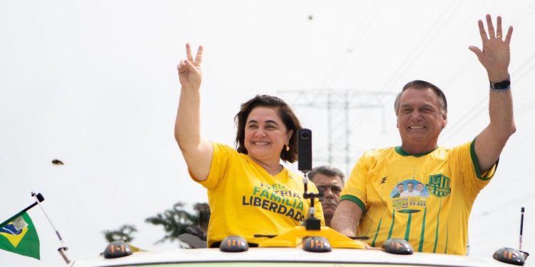 Professora Maria do Carmo presta homenagem a Bolsonaro no dia de seu aniversário: ‘acima de qualquer disputa política está o valor da vida’