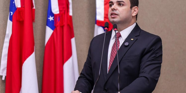 Roberto Cidade cobra providências urgentes para garantir normalização da energia elétrica em São Gabriel da Cachoeira