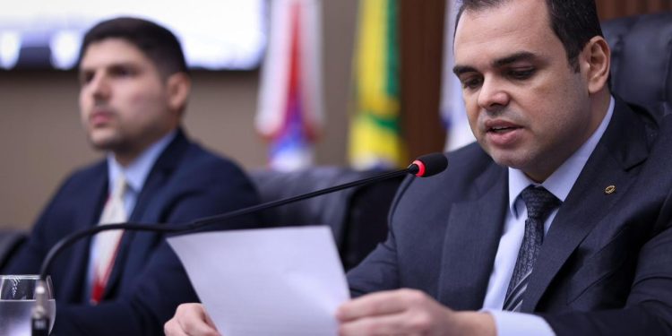 Roberto Cidade fortalece agenda social com aprovação de projetos sobre saúde mental e prevenção de acidentes com plantas tóxicas