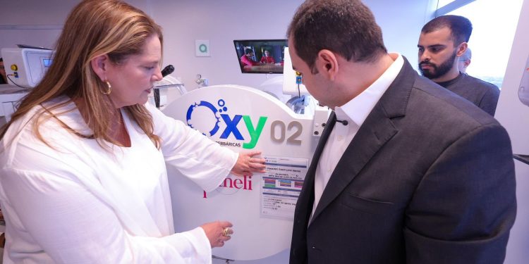 Governador interino Roberto Cidade inaugura cinco câmaras hiperbáricas e amplia tratamento de alta complexidade no Hospital Delphina Aziz