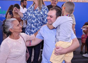 Governador interino Roberto Cidade acompanha entrega de 1,2 mil óculos e avança com mutirão oftalmológico no Amazonas