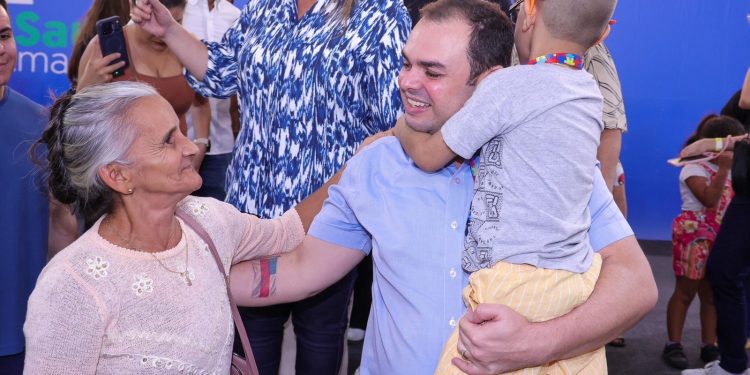 Governador interino Roberto Cidade acompanha entrega de 1,2 mil óculos e avança com mutirão oftalmológico no Amazonas