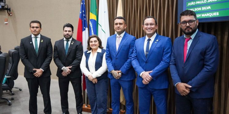 Professora Maria do Carmo visita Câmara Municipal e mostra união no projeto da direita para o Amazonas