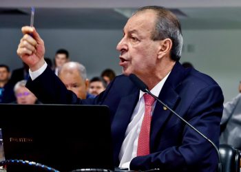 Omar Aziz apela ao Conselho Nacional de Justiça para que faça correição em Vara que suspendeu licitação da BR-319