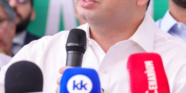 Governador Roberto Cidade critica tentativa de barrar asfaltamento da BR-319 e defende desenvolvimento com responsabilidade ambiental