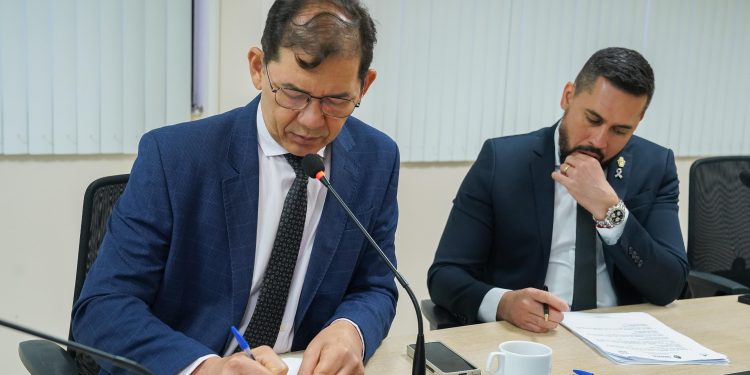 CCJR analisa 14 projetos com destaque para política de atenção a pessoas com transtorno de acumulação compulsiva