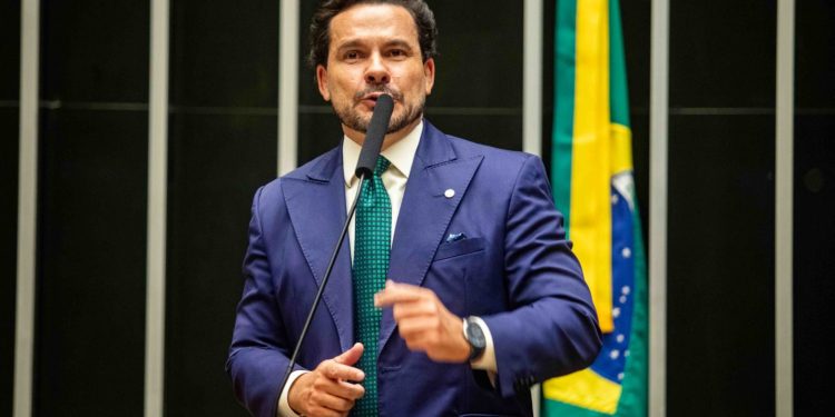 Capitão Alberto Neto repudia tentativa de barrar editais da BR-319: _“O Amazonas não aceita mais o isolamento”