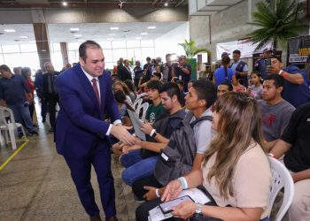 Governador interino Roberto Cidade destaca ampliação da cidadania no interior durante abertura do ‘Registre-se em Manaus’