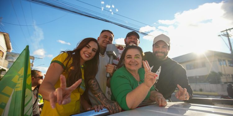 ’Mudar só depende da gente’: Professora Maria do Carmo reafirma compromisso com população de Tefé e Codajás