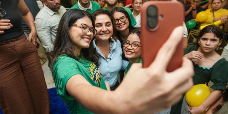 ’Chegou a hora dos jovens ocuparem a política’, diz Maria do Carmo em encontro na zona Norte de Manaus