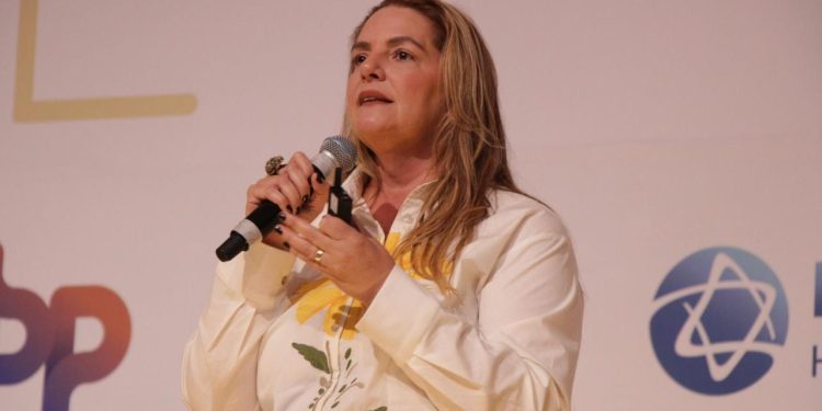 Avanços da saúde no Amazonas são destaque em apresentação de Nayara Maksoud no Congresso Norte e Nordeste de Gestão do SUS