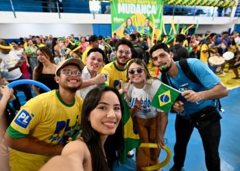Lotação Máxima: público lota quadra do Unidos do Alvorada para lançamento das pré-candidaturas de Maria do Carmo e Alberto Neto