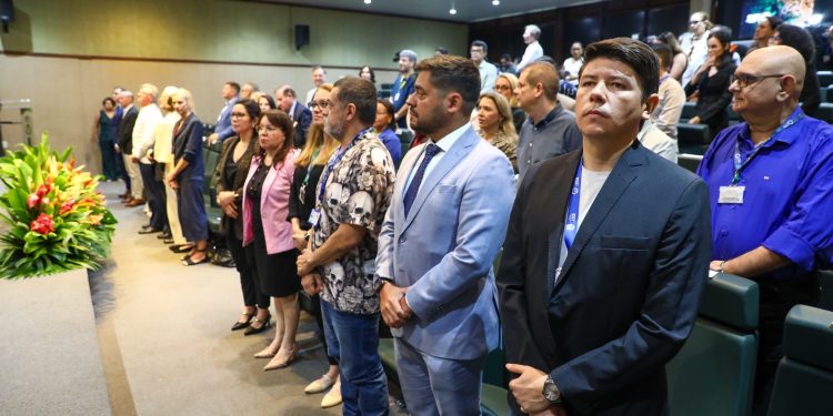 Embaixadores da União Europeia conhecem iniciativas de inovação e sustentabilidade da UEA