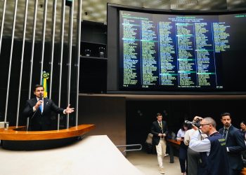 “O governo Lula está brincando com a vida de milhões de brasileiros”, denuncia Capitão Alberto Neto após redução de fiscalização na ANAC”