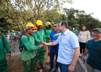 Governador Roberto Cidade fiscaliza obras de pavimentação em Manicoré