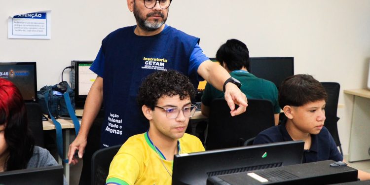 Câmara Municipal de Manaus forma 60 novos alunos em cursos de informática básica e avançada