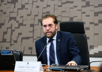 Com R$ 1,06 bilhão em emendas, Plínio Valério excluiu a Zona Franca de Manaus do seu orçamento. Indústrias empregam 100 mil trabalhadores