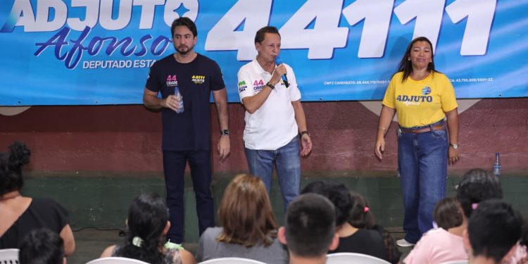 Adjuto Afonso destaca importância dos pequenos negócios em encontro com moradores do Nova Esperança