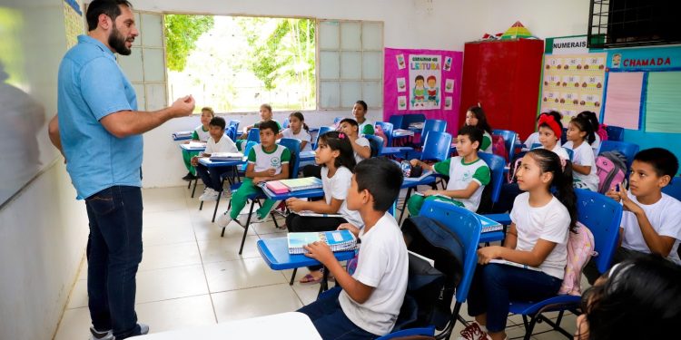 Manaus alcança melhor resultado no Ideb e destaca legado de Júnior Mar na Semed