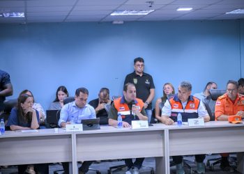 Governador Roberto Cidade coordena reunião Comitê de Enfrentamento a Eventos Climáticos e Ambientais no Amazonas