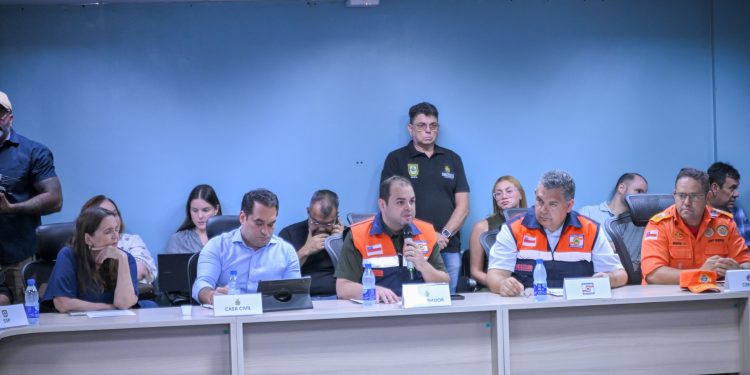 Governador Roberto Cidade coordena reunião Comitê de Enfrentamento a Eventos Climáticos e Ambientais no Amazonas