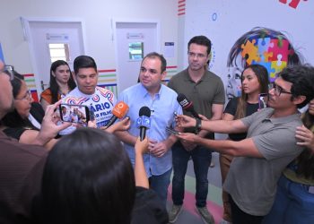 Governador Roberto Cidade acompanha ações de saúde voltadas a crianças e idosos neste sábado