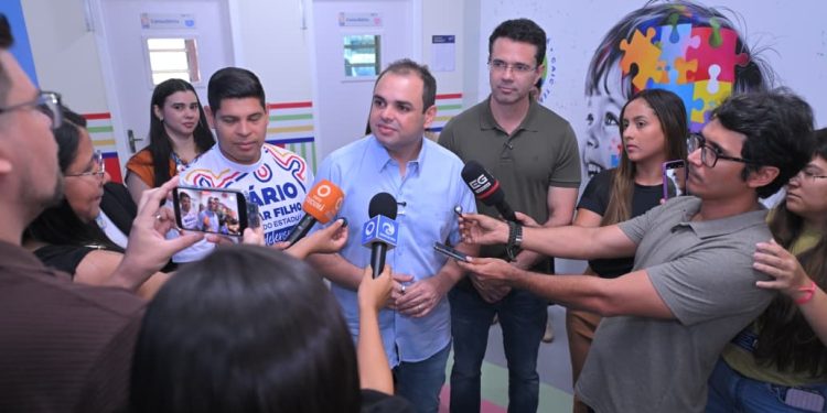 Governador Roberto Cidade acompanha ações de saúde voltadas a crianças e idosos neste sábado