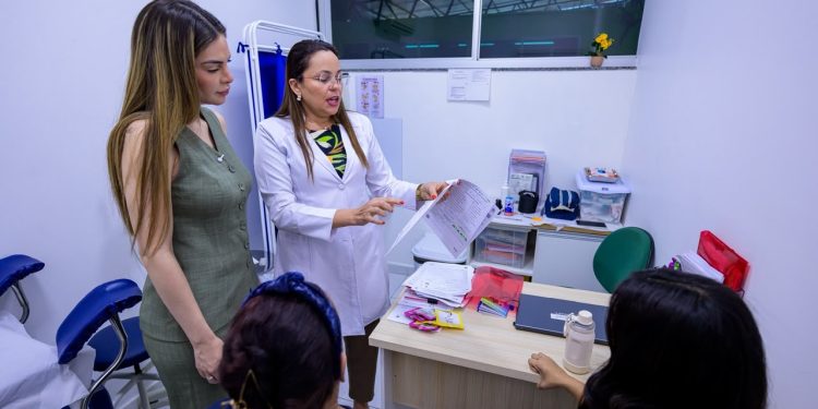 Primeira-dama Thaisa Cidade visita Policlínica Gerontológica da FUnATI e destaca atenção à pessoa idosa