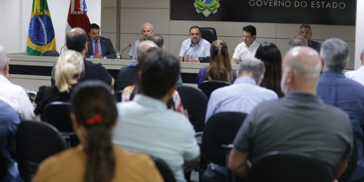 Roberto Cidade conduz acordo com empresas médicas e garante repasse de R$ 276 milhões