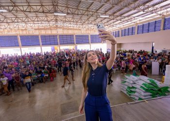 Primeira-dama Thaisa Cidade acompanha Governo Presente com serviços de saúde, assistência social e cidadania em Tefé